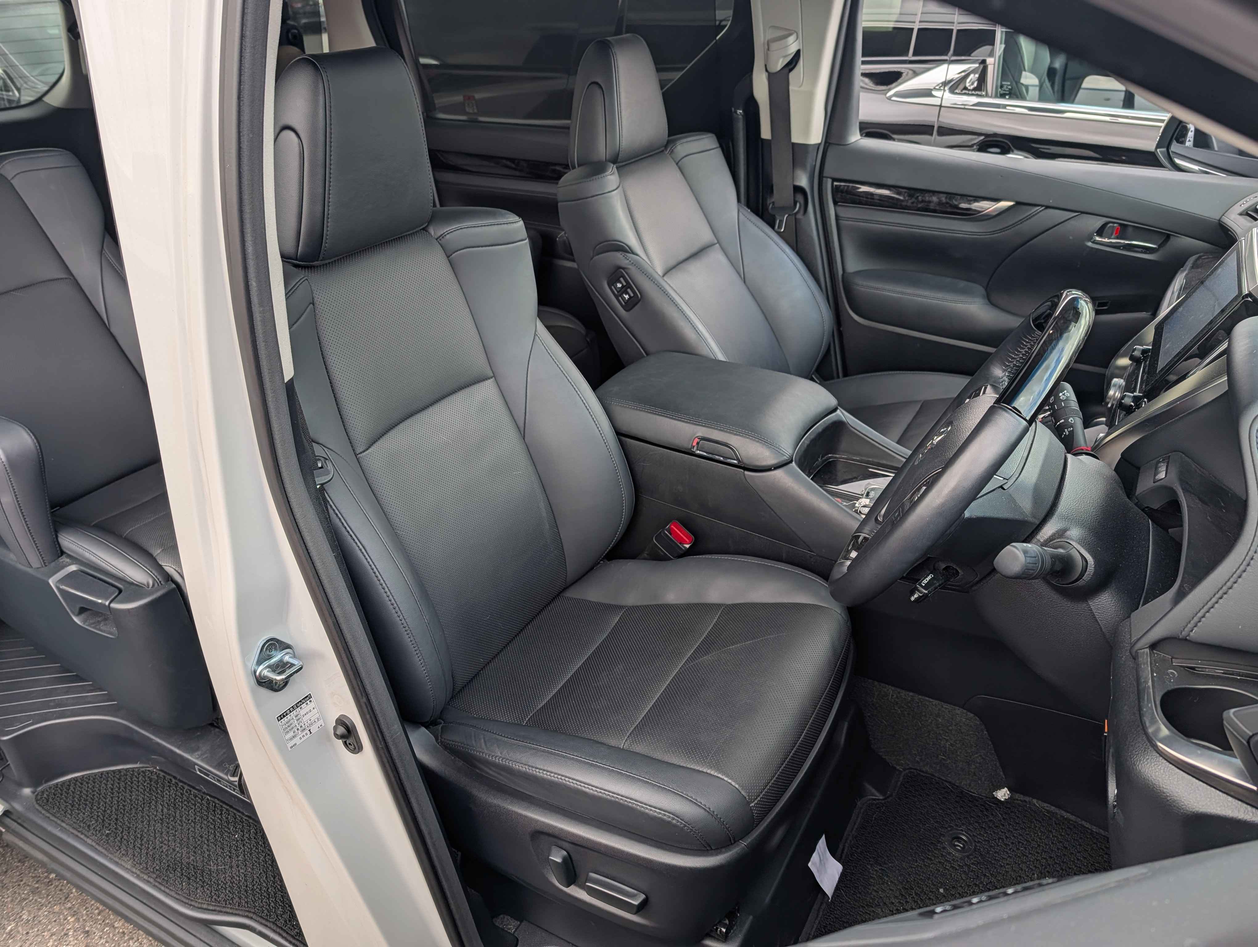 2023 Toyota ALPHARD 2.5L SC — photo 3 — for sale in Wilayah Persekutuan, Kuala Lumpur