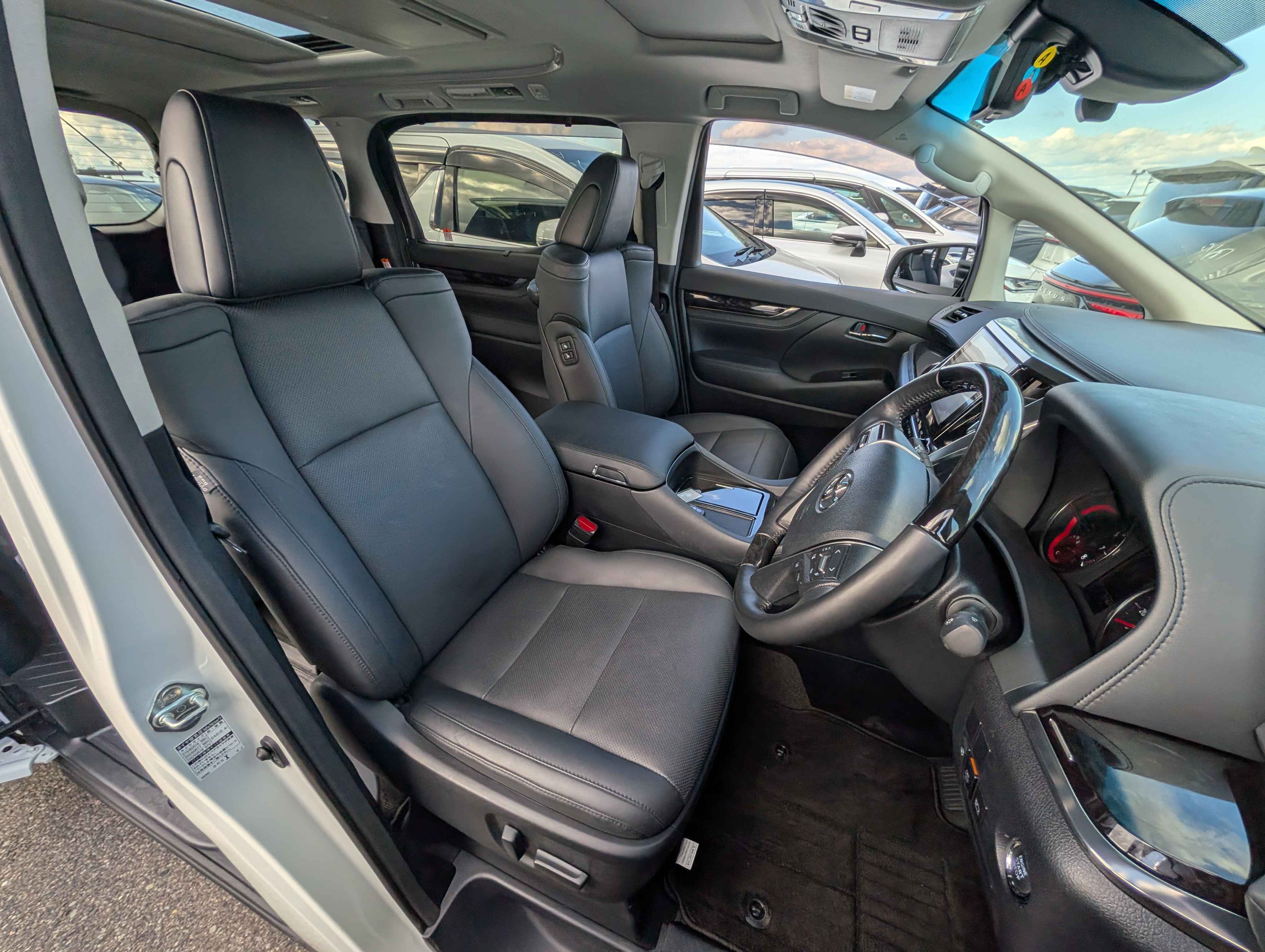 2022 Toyota ALPHARD 2.5L SC — photo 3 — for sale in Wilayah Persekutuan, Kuala Lumpur