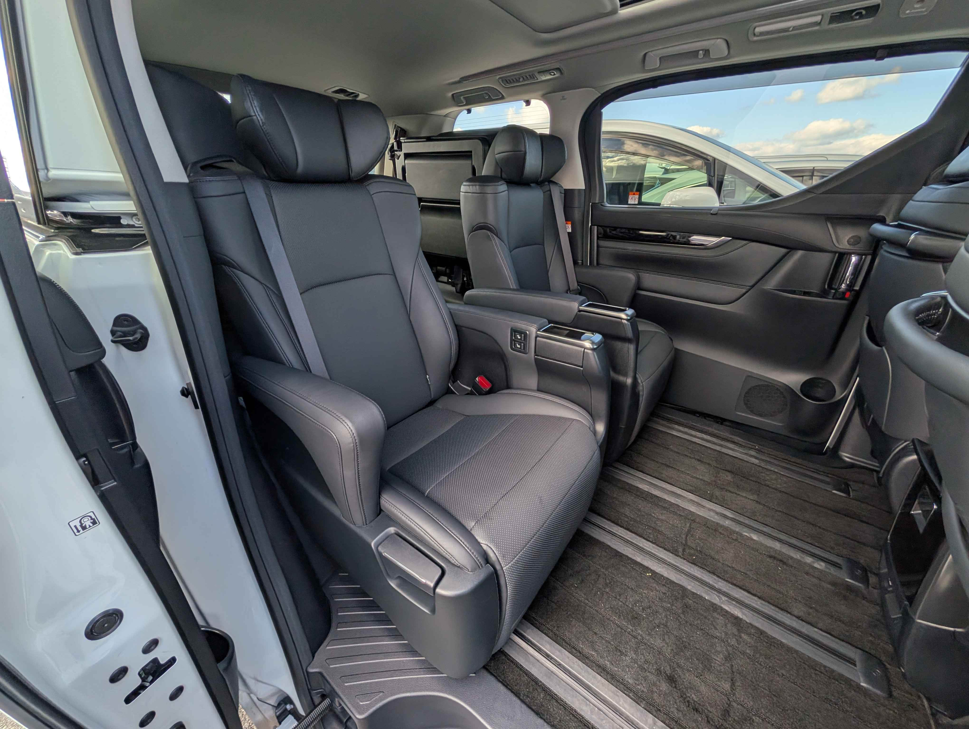 2022 Toyota ALPHARD 2.5L SC — photo 2 — for sale in Wilayah Persekutuan, Kuala Lumpur
