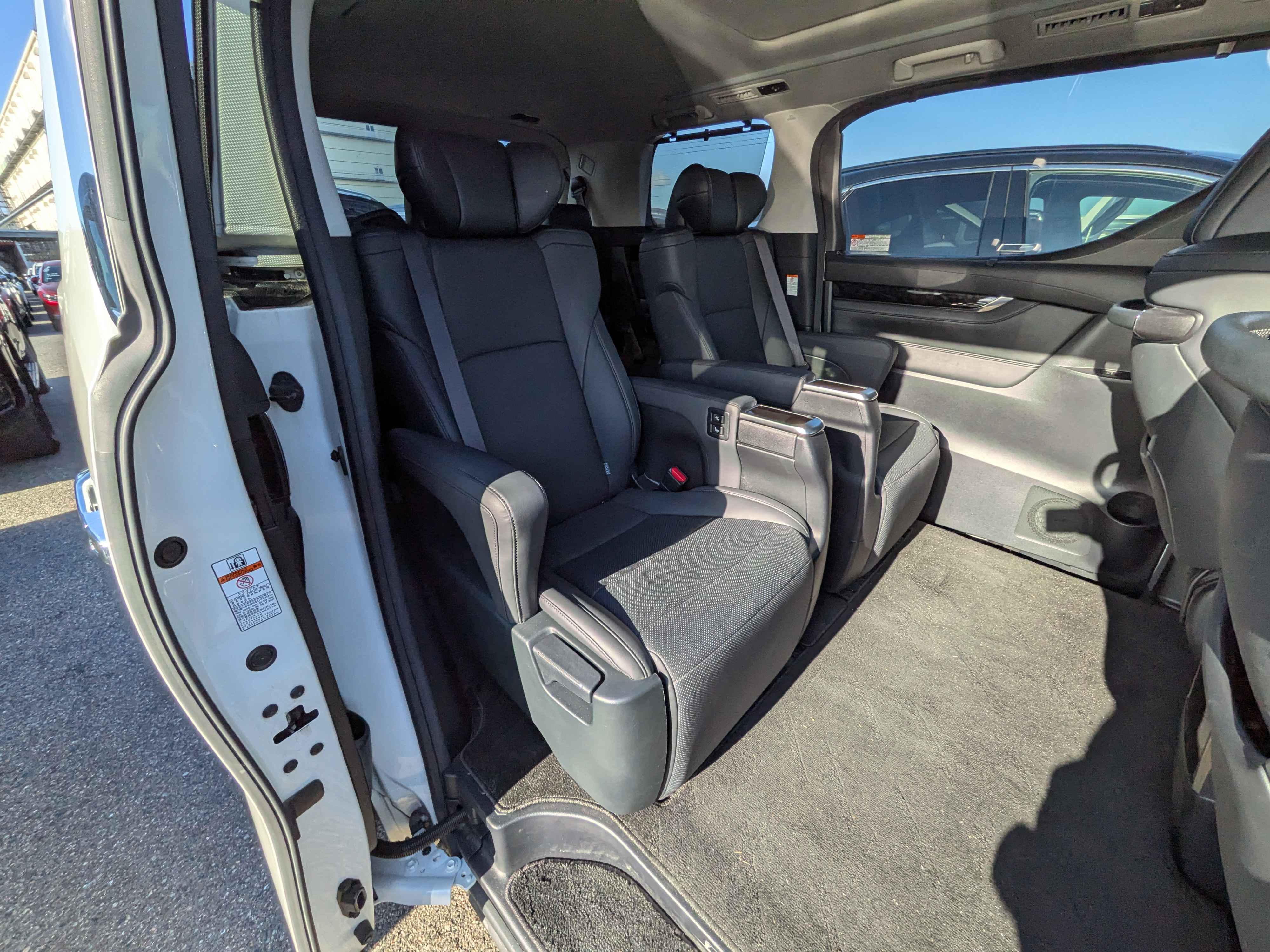 2021 Toyota ALPHARD 2.5L SC — photo 2 — for sale in Wilayah Persekutuan, Kuala Lumpur