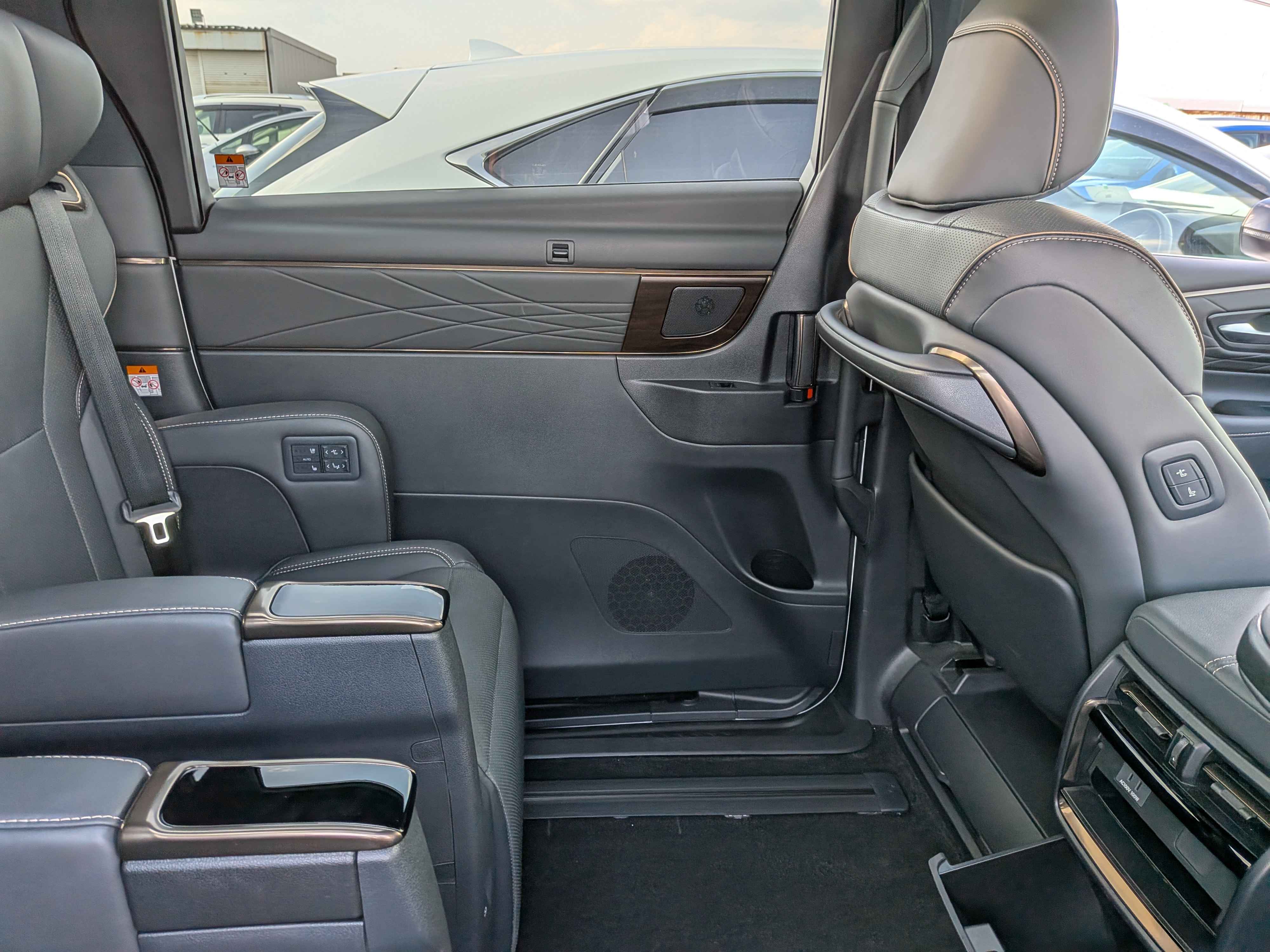 2024 Toyota ALPHARD 2.5L Z — photo 3 — for sale in wilayah persekutuan, Kuala Lumpur