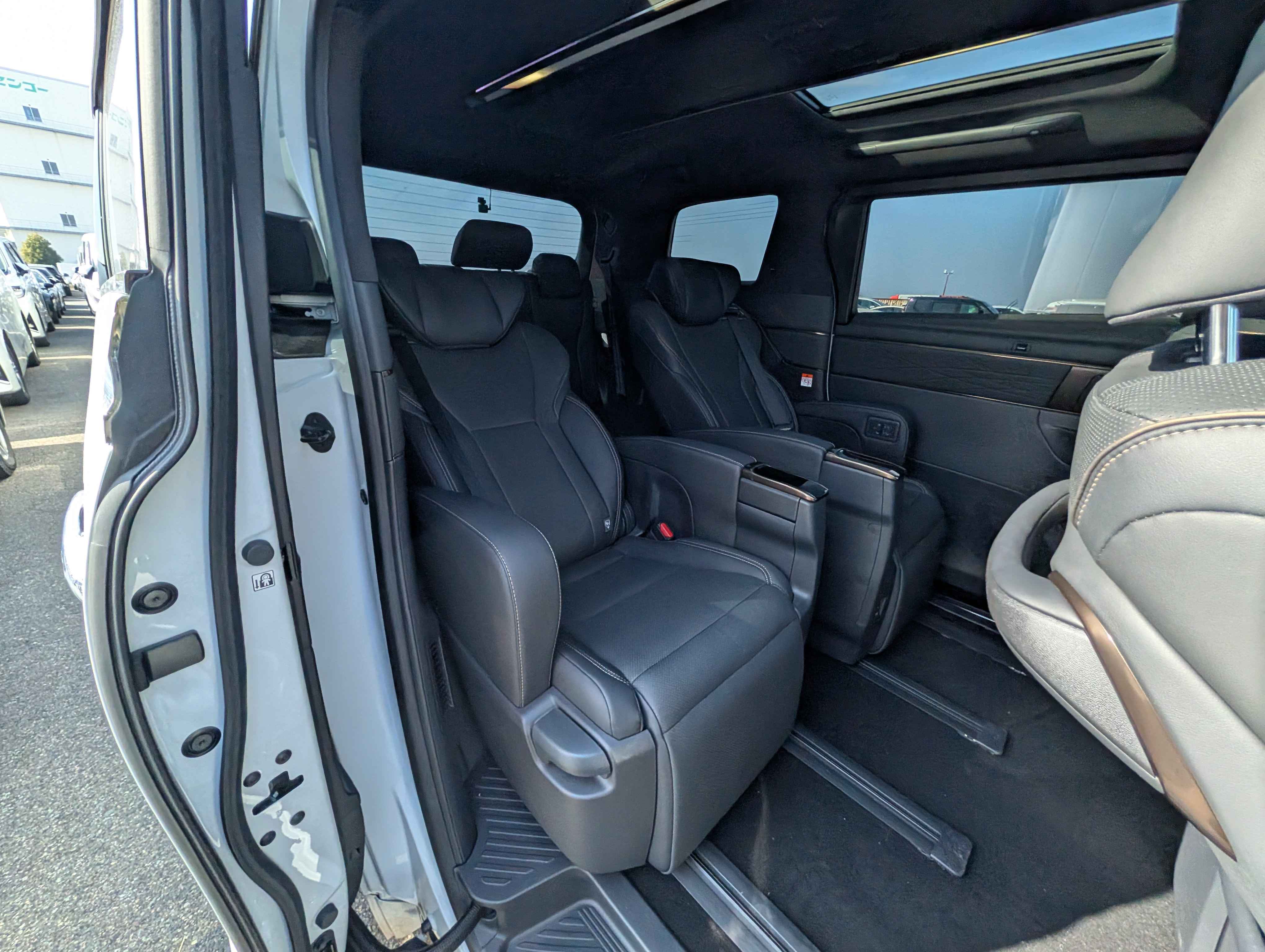 2024 Toyota ALPHARD 2.5L Z — photo 6 — for sale in wilayah persekutuan, Kuala Lumpur