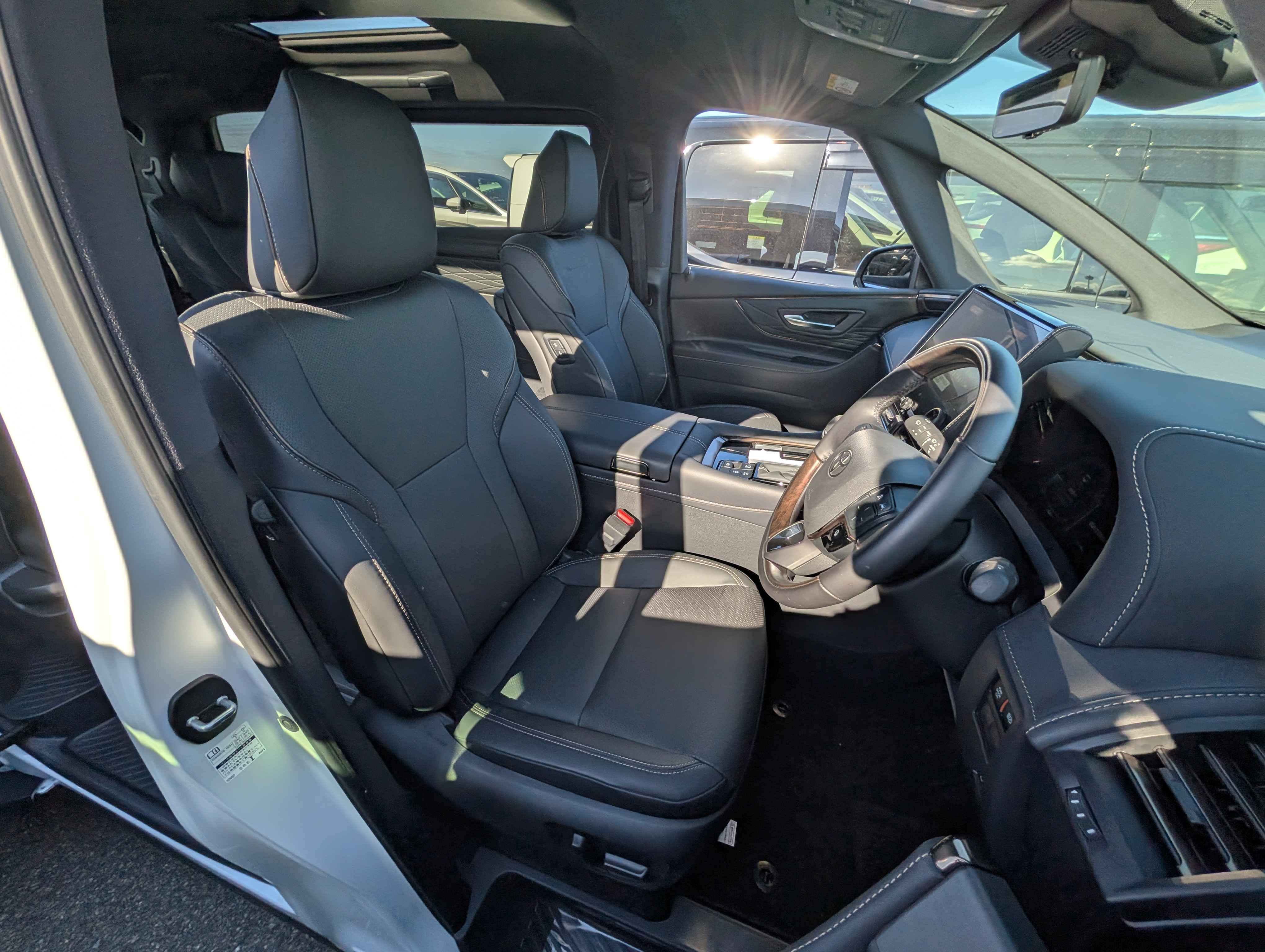 2025 Toyota ALPHARD 2.5L Z — photo 3 — for sale in wilayah persekutuan, Kuala Lumpur