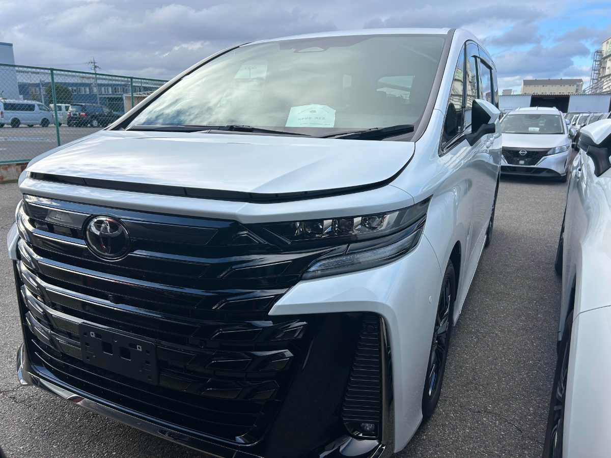 2025 Toyota Vellfire 2.4L Turbo Z Premium  in Pearl white with 2.4L Turbo engine, Panoramic sunroof (SR), 360° cameras for sale in Titiwangsa, Kuala Lumpur