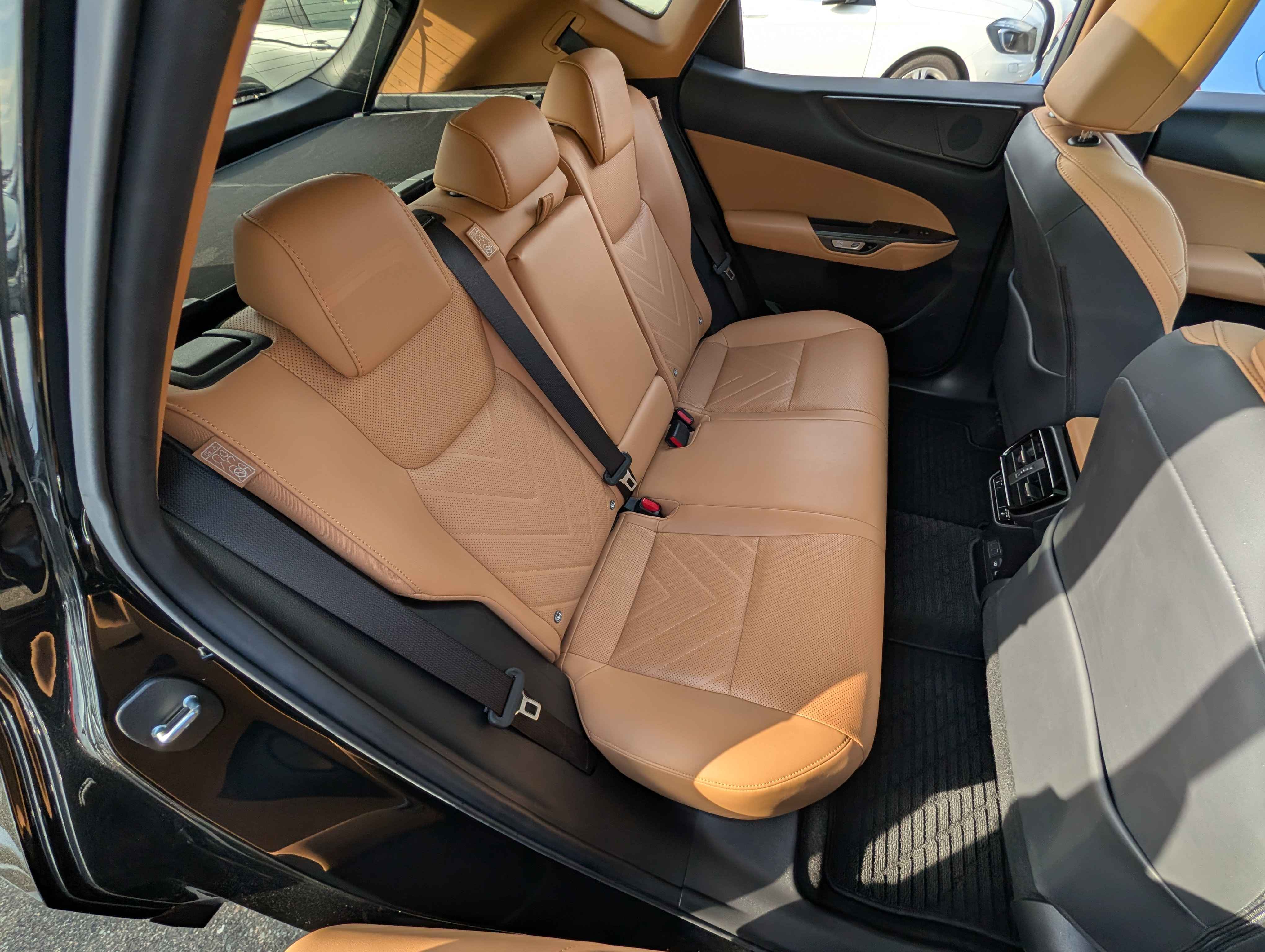 2022 Lexus NX250 2.5L VERSION L — photo 5 — for sale in Wilayah Persekutuan, Kuala Lumpur